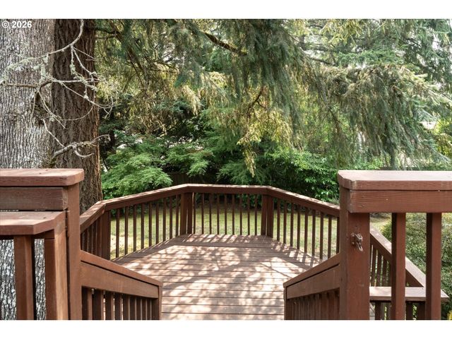 2310 DOUGLAS Dr, Eugene, OR 97405
