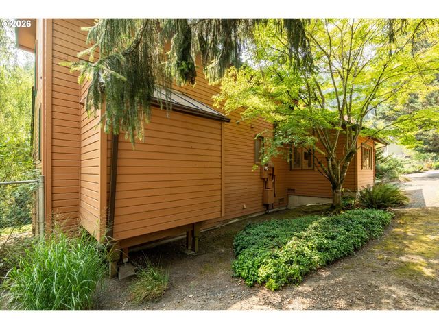 2310 DOUGLAS Dr, Eugene, OR 97405