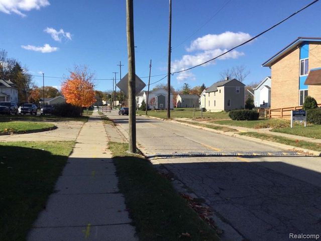 575 Louisa Street, Flint, MI 48503