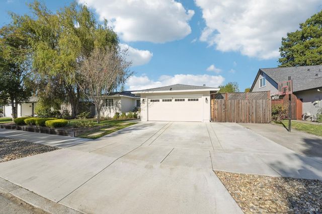 4233 Brookshire Cir, Santa Rosa, CA 95405
