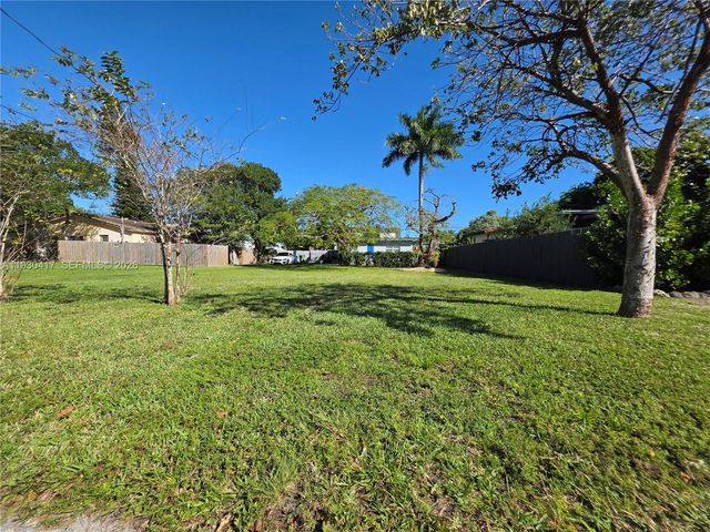 811 NE 14th Ct, Fort Lauderdale, FL 33304