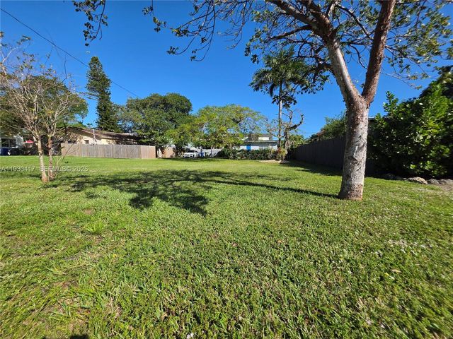 811 NE 14th Ct, Fort Lauderdale, FL 33304