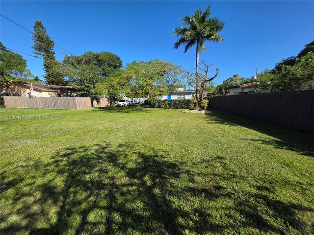 811 NE 14th Ct, Fort Lauderdale, FL 33304