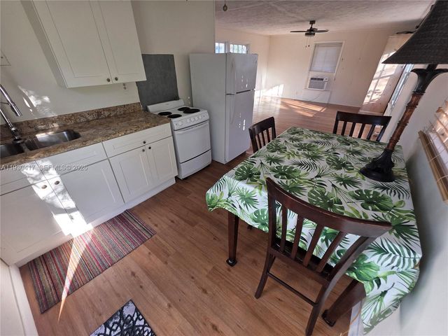 811 NE 14th Ct, Fort Lauderdale, FL 33304