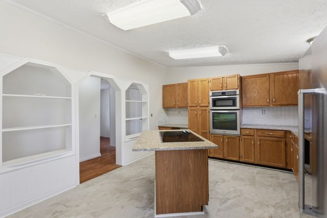 6101 Spring Creek Rd, Cookeville, TN 38506