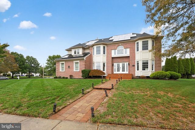 5 HILLTOP DR, Mount Laurel, NJ 08054