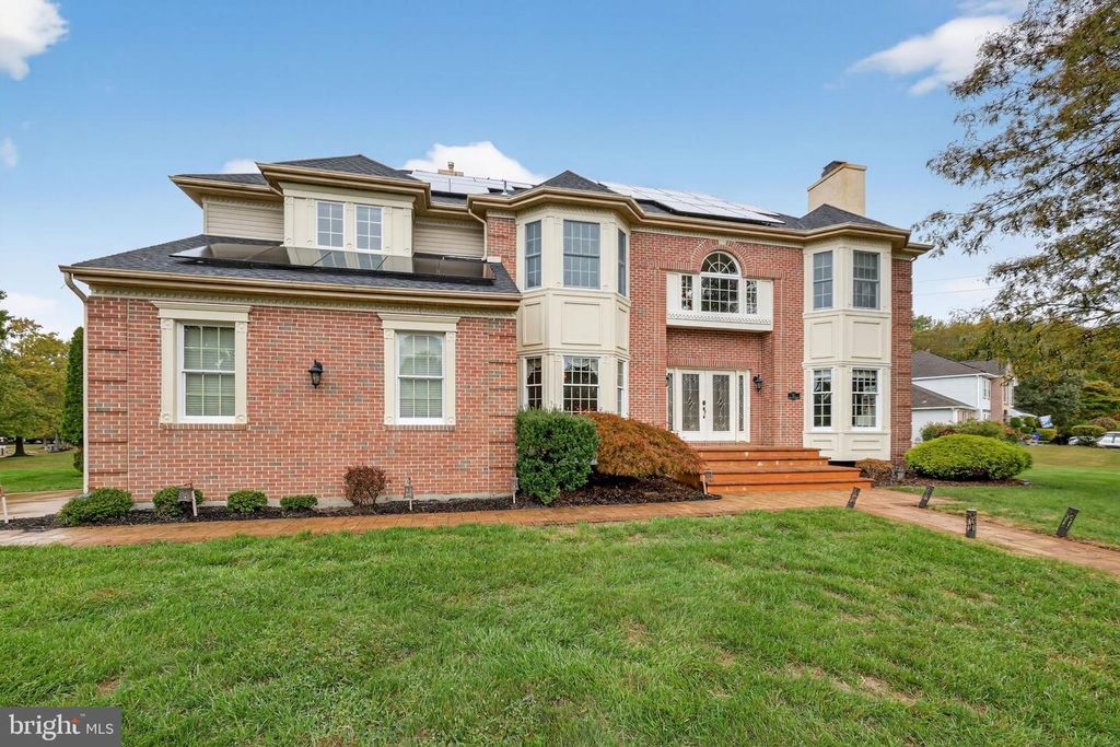 5 HILLTOP DR, Mount Laurel, NJ 08054