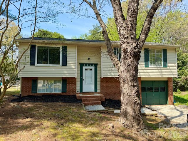 9525 Robert Burns Court, Charlotte, NC 28213