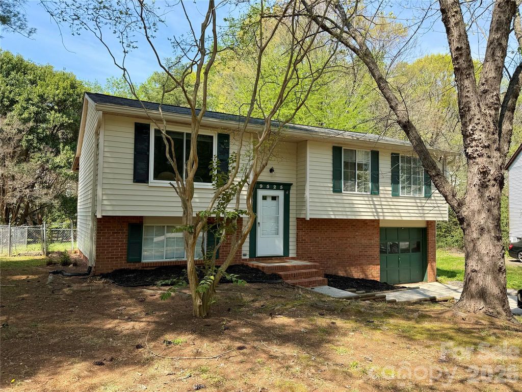 9525 Robert Burns Court, Charlotte, NC 28213