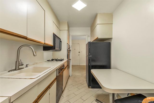 209-80 18th Avenue 2G, Bayside, NY 11360