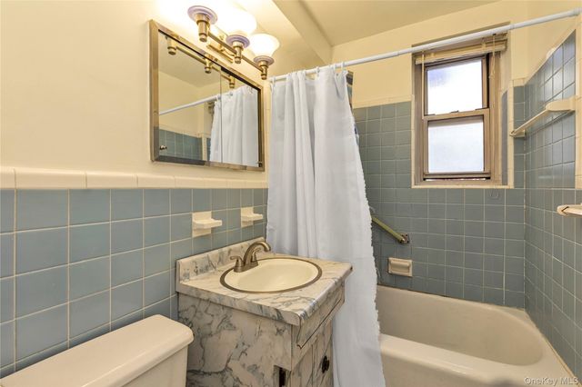 209-80 18th Avenue 2G, Bayside, NY 11360