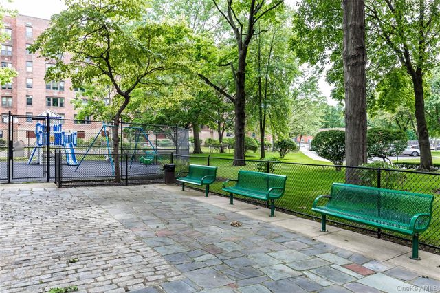 209-80 18th Avenue 2G, Bayside, NY 11360