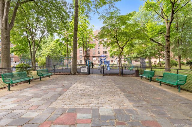 209-80 18th Avenue 2G, Bayside, NY 11360