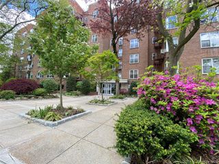 209-80 18th Avenue 2G, Bayside, NY 11360
