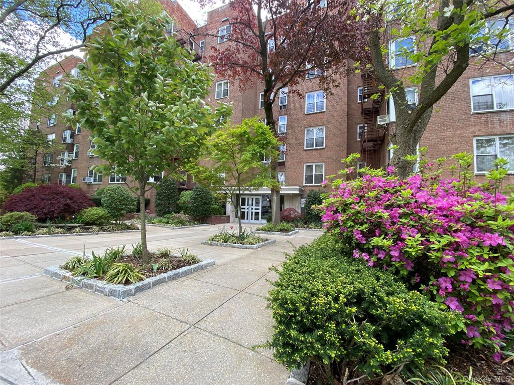 209-80 18th Avenue 2G, Bayside, NY 11360