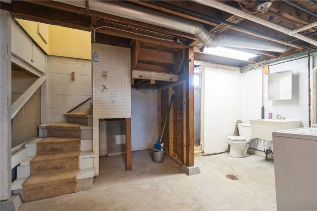 3800 Hart Court NE, Cedar Rapids, IA 52402