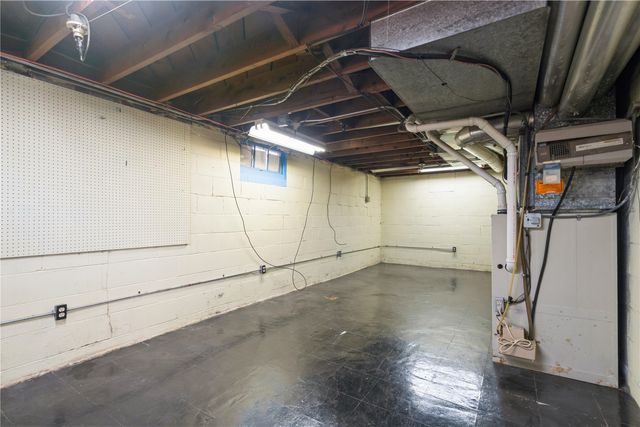 3800 Hart Court NE, Cedar Rapids, IA 52402