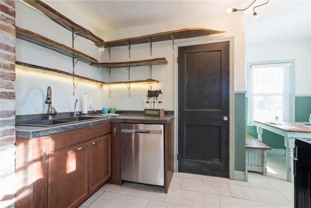 3800 Hart Court NE, Cedar Rapids, IA 52402