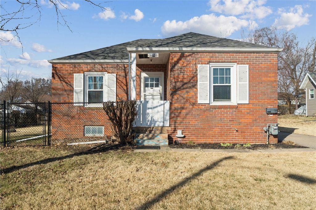 3800 Hart Court NE, Cedar Rapids, IA 52402