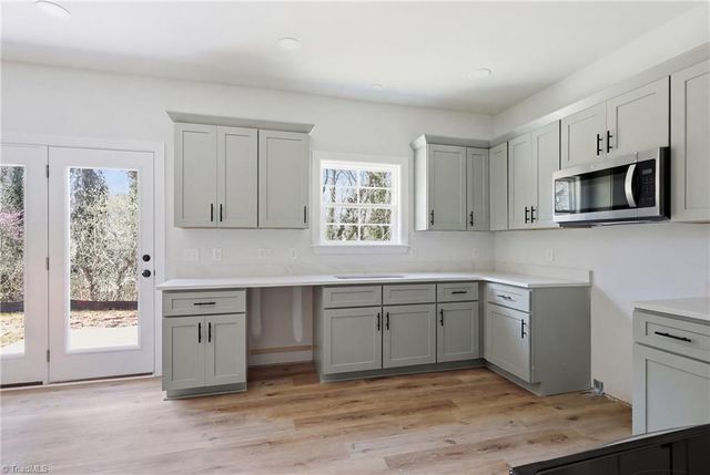 529 Dogwood Circle, High Point, NC 27260