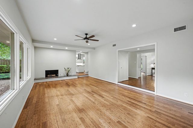 10811 Hunters Forest Drive, Hunters Creek Village, TX 77024