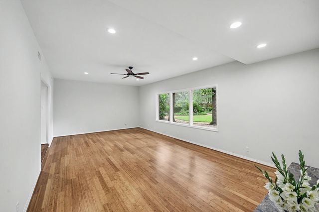 10811 Hunters Forest Drive, Hunters Creek Village, TX 77024