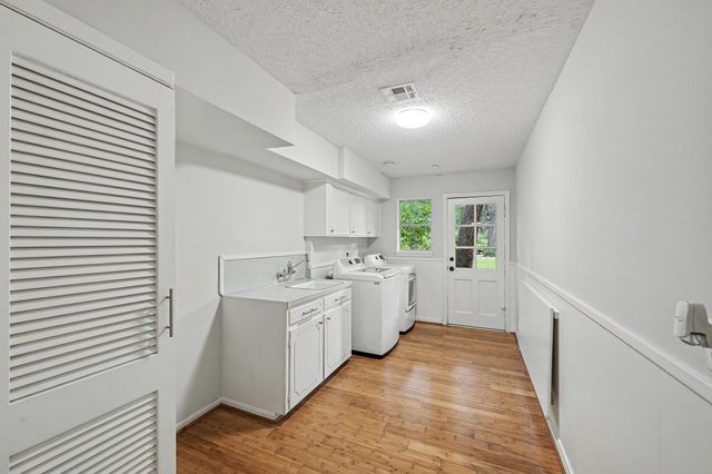 10811 Hunters Forest Drive, Hunters Creek Village, TX 77024