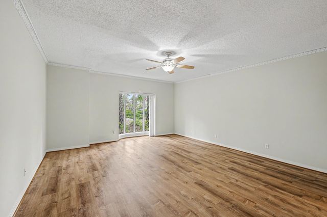10811 Hunters Forest Drive, Hunters Creek Village, TX 77024
