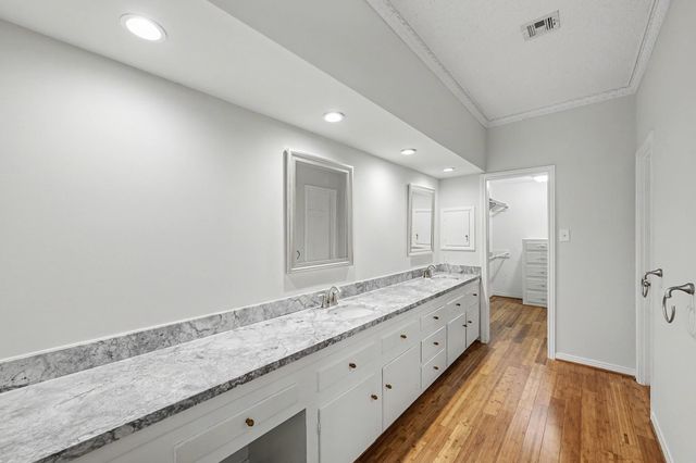 10811 Hunters Forest Drive, Hunters Creek Village, TX 77024