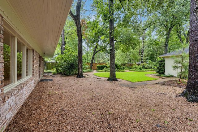 10811 Hunters Forest Drive, Hunters Creek Village, TX 77024