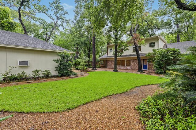 10811 Hunters Forest Drive, Hunters Creek Village, TX 77024