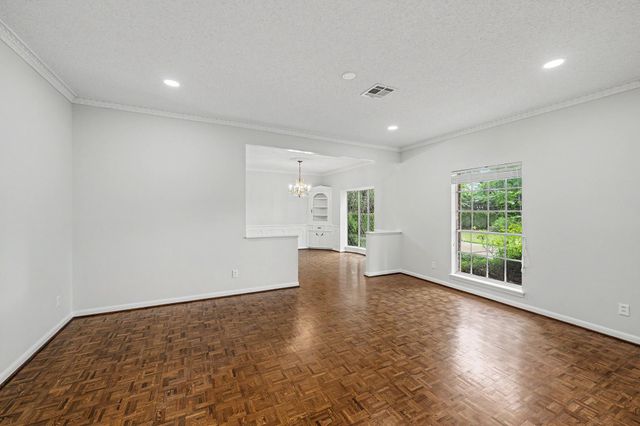 10811 Hunters Forest Drive, Hunters Creek Village, TX 77024