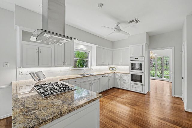 10811 Hunters Forest Drive, Hunters Creek Village, TX 77024