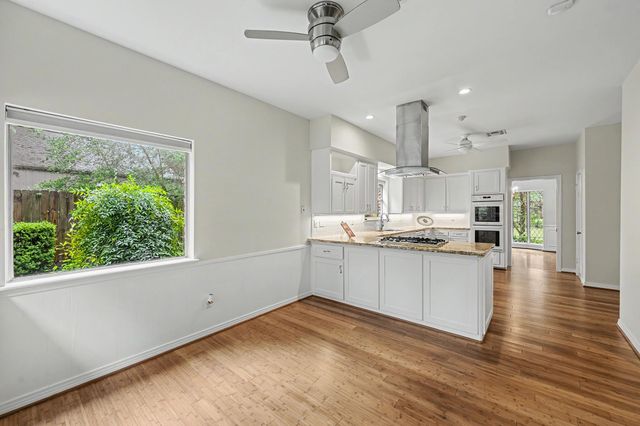 10811 Hunters Forest Drive, Hunters Creek Village, TX 77024