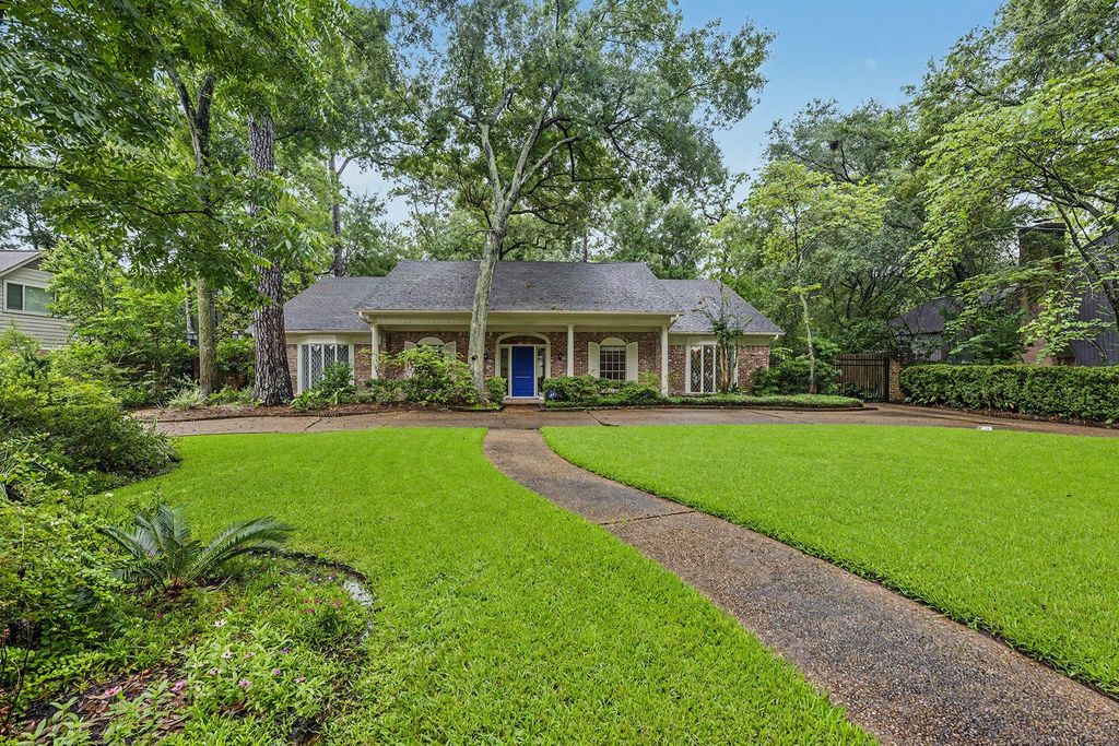 10811 Hunters Forest Drive, Hunters Creek Village, TX 77024
