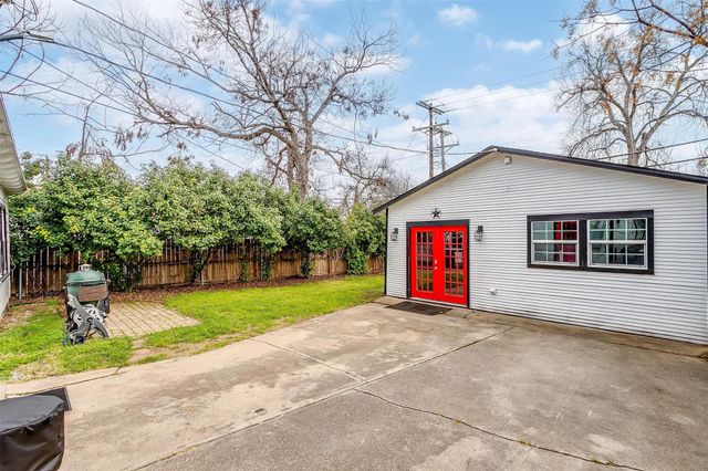 3705 Collinwood Avenue, Fort Worth, TX 76107