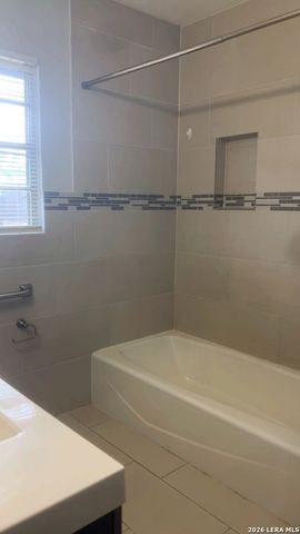 211 BAMBURGH DR, San Antonio, TX 78216