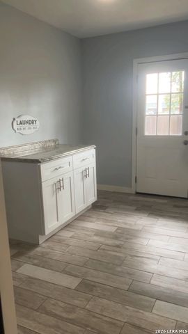 211 BAMBURGH DR, San Antonio, TX 78216