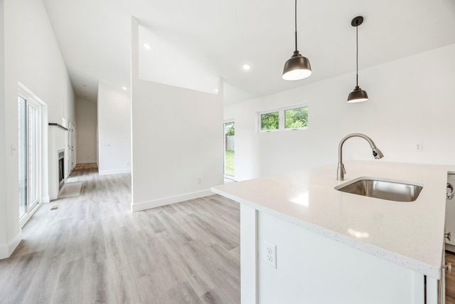 3481 W Moark Street, Springfield, MO 65810