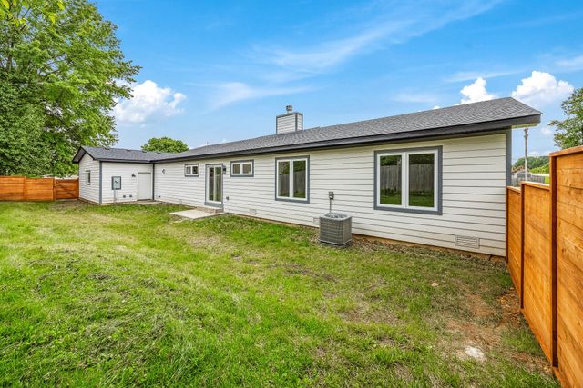 3481 W Moark Street, Springfield, MO 65810