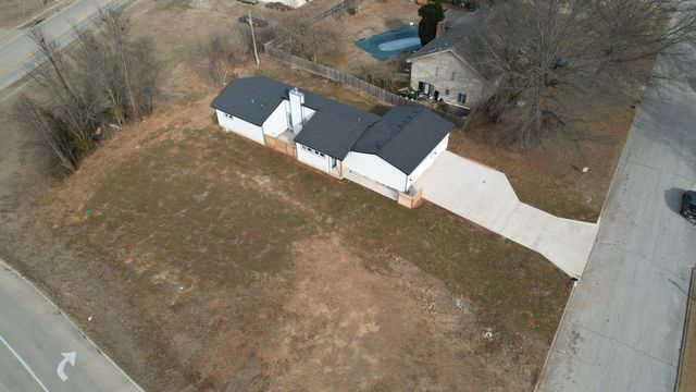 3481 W Moark Street, Springfield, MO 65810