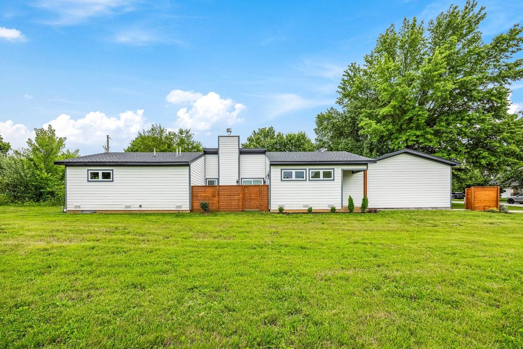 3481 W Moark Street, Springfield, MO 65810