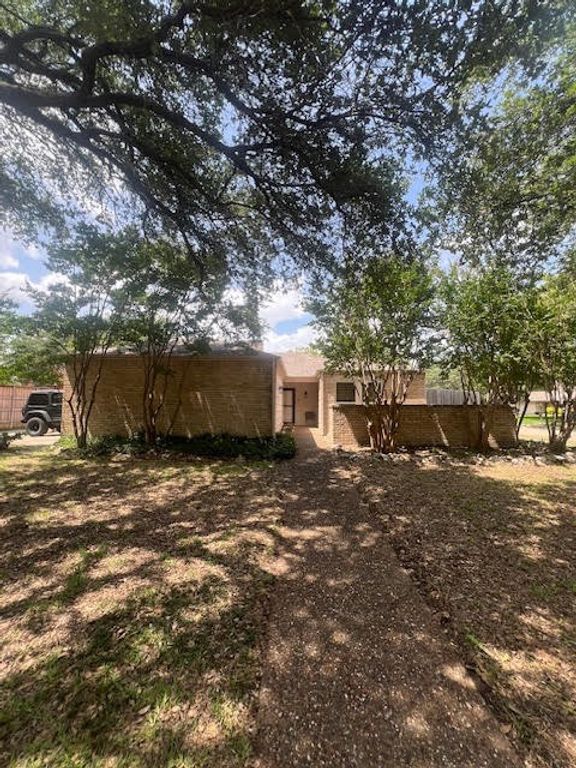630 Silverstone Drive, Richardson, TX 75080