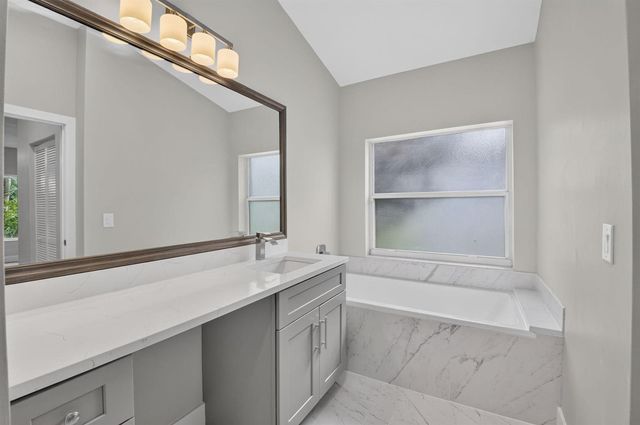 8410 Via Serena, Boca Raton, FL 33433