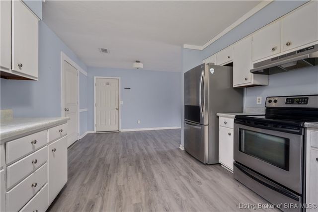 906 Silverwood Drive, Clarksville, IN 47129