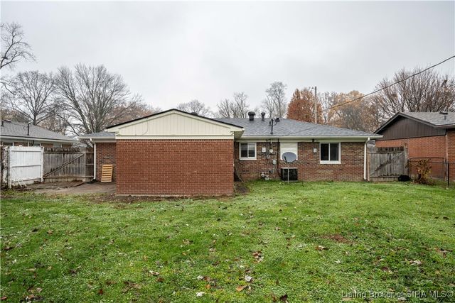 906 Silverwood Drive, Clarksville, IN 47129