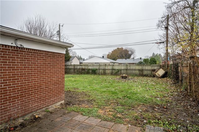 906 Silverwood Drive, Clarksville, IN 47129