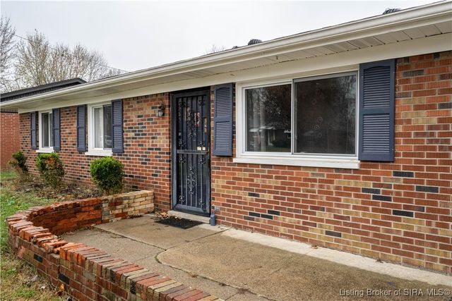 906 Silverwood Drive, Clarksville, IN 47129