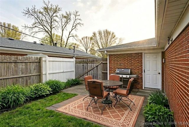 906 Silverwood Drive, Clarksville, IN 47129