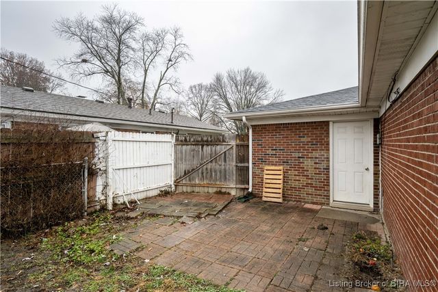 906 Silverwood Drive, Clarksville, IN 47129